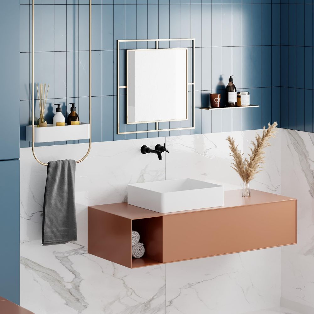 Specchio quadrato 58x58 cm con doppia cornice in metallo colore oro - Corner