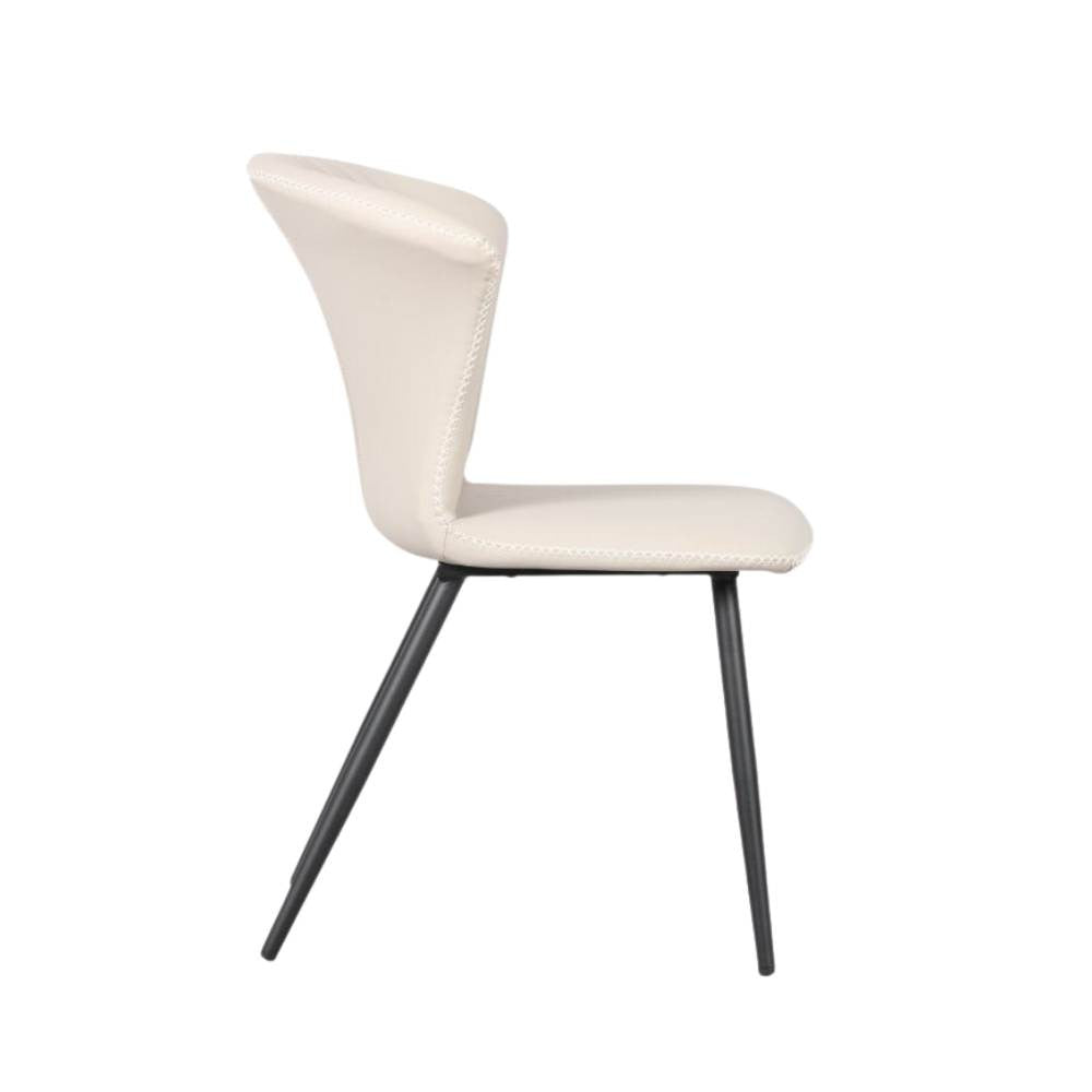 Sedia con gambe in metallo nero e schienale avvolgente beige Core