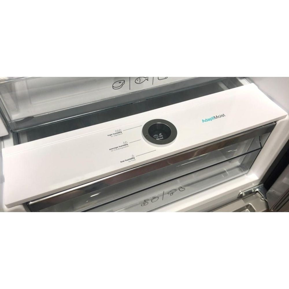 Frigorifero NO FROST 331lt con estetica glass nero classe D Sharp SJNBA31IEBGD