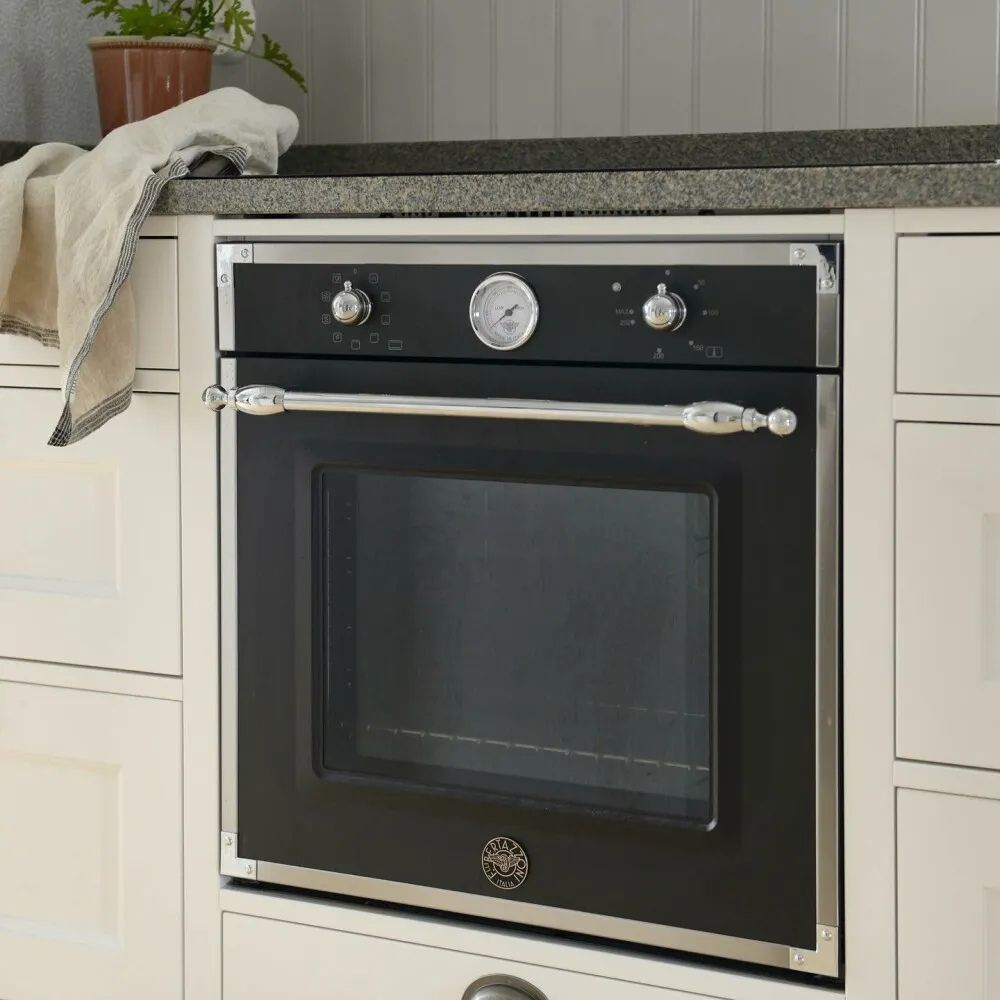 Elektrobackofen 76 Liter Bertazzoni F609HEREKNE Energieklasse A mattschwarz