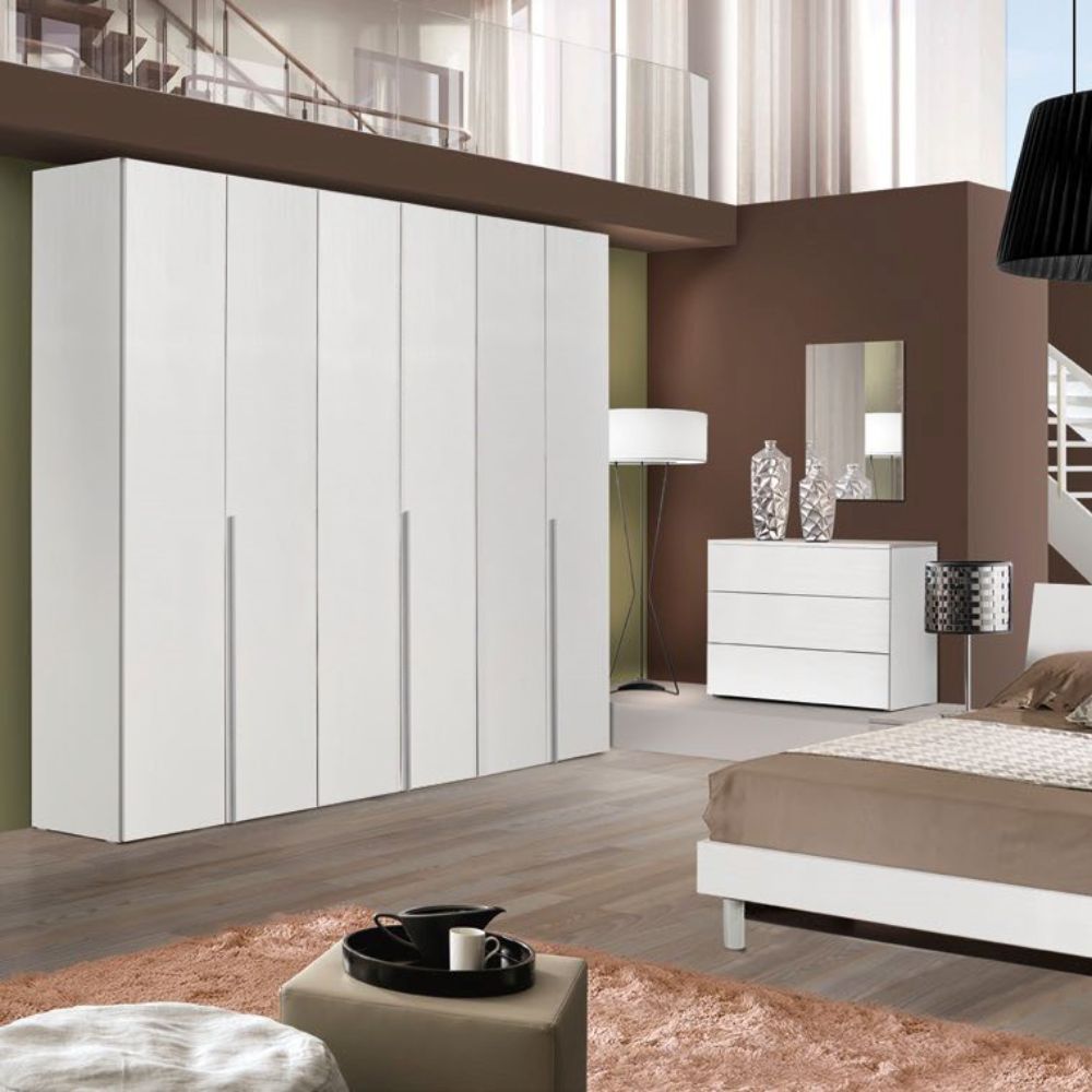 Camera Urano con armadio 6 ante battenti e letto in legno colore bianco larice