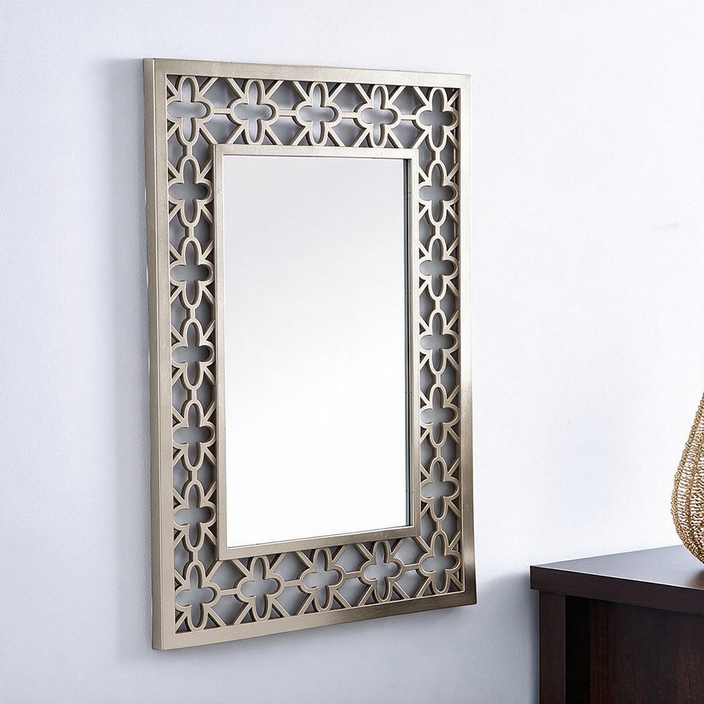 Specchio decorativo rettangolare da parete 48x67 cm champagne con cornice traforata a quadrifoglio MRHW8903