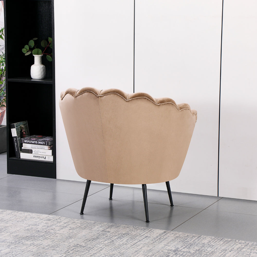 Poltrona a conchiglia in velluto beige Orel
