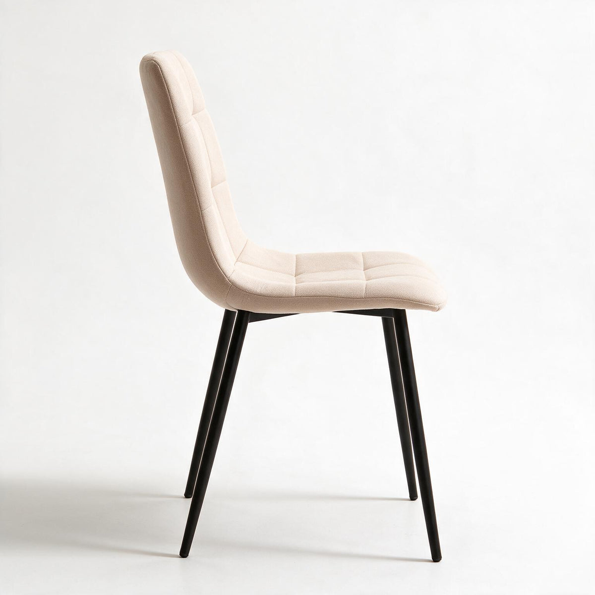Set 6 sedie imbottite in tessuto beige con gambe in metallo nero Fender
