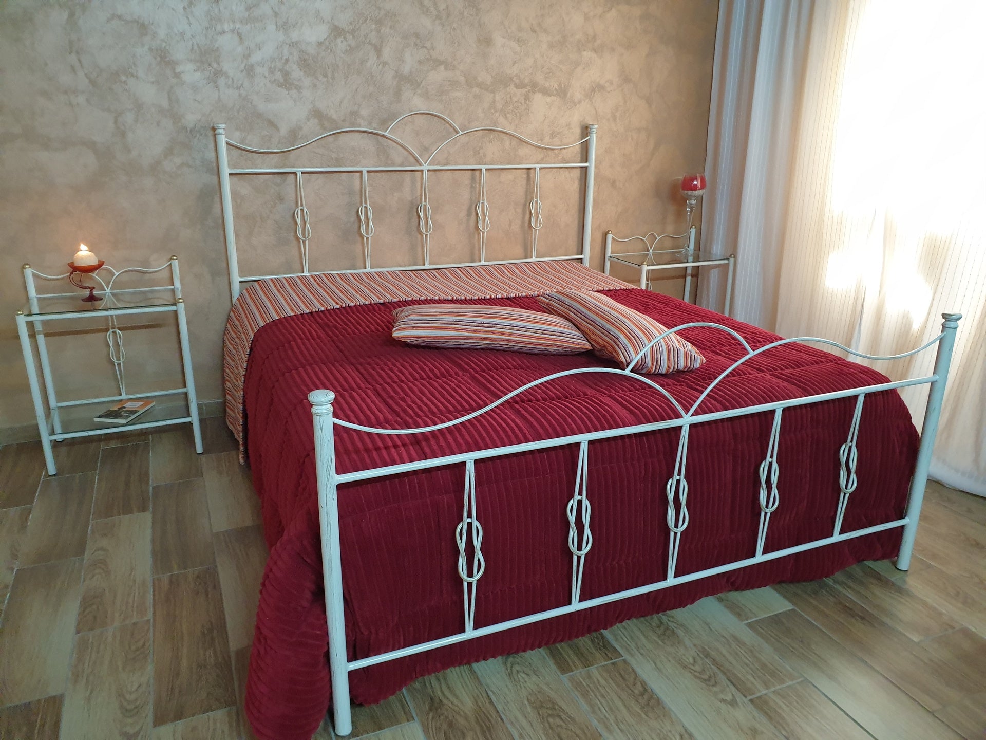 Letto matrimoniale in ferro battuto colore bianco oro - Primula