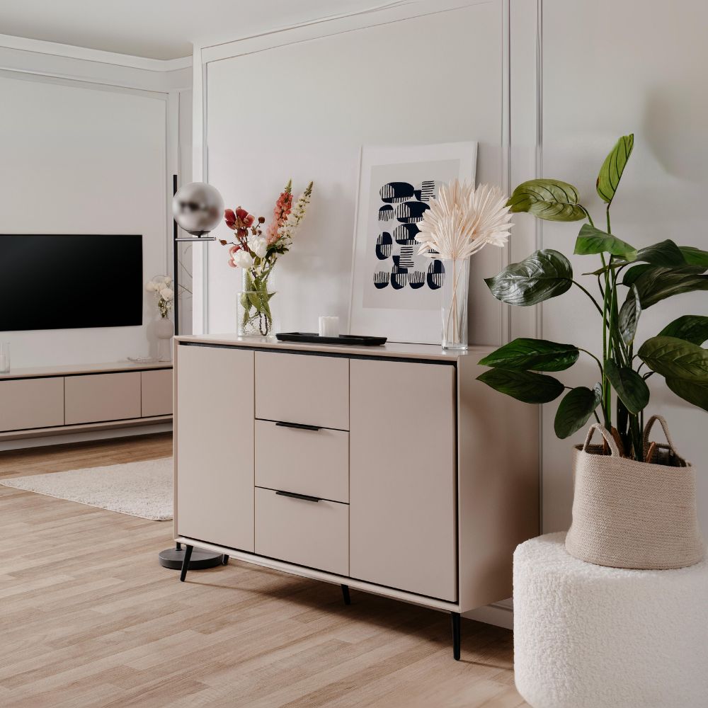 Madia con 2 ante e 3 cassetti colore sabbia e particolari neri 135x90H cm - Borgo