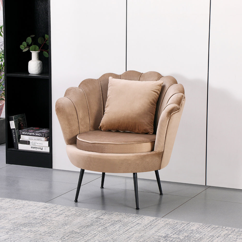 Poltrona a conchiglia in velluto beige Orel