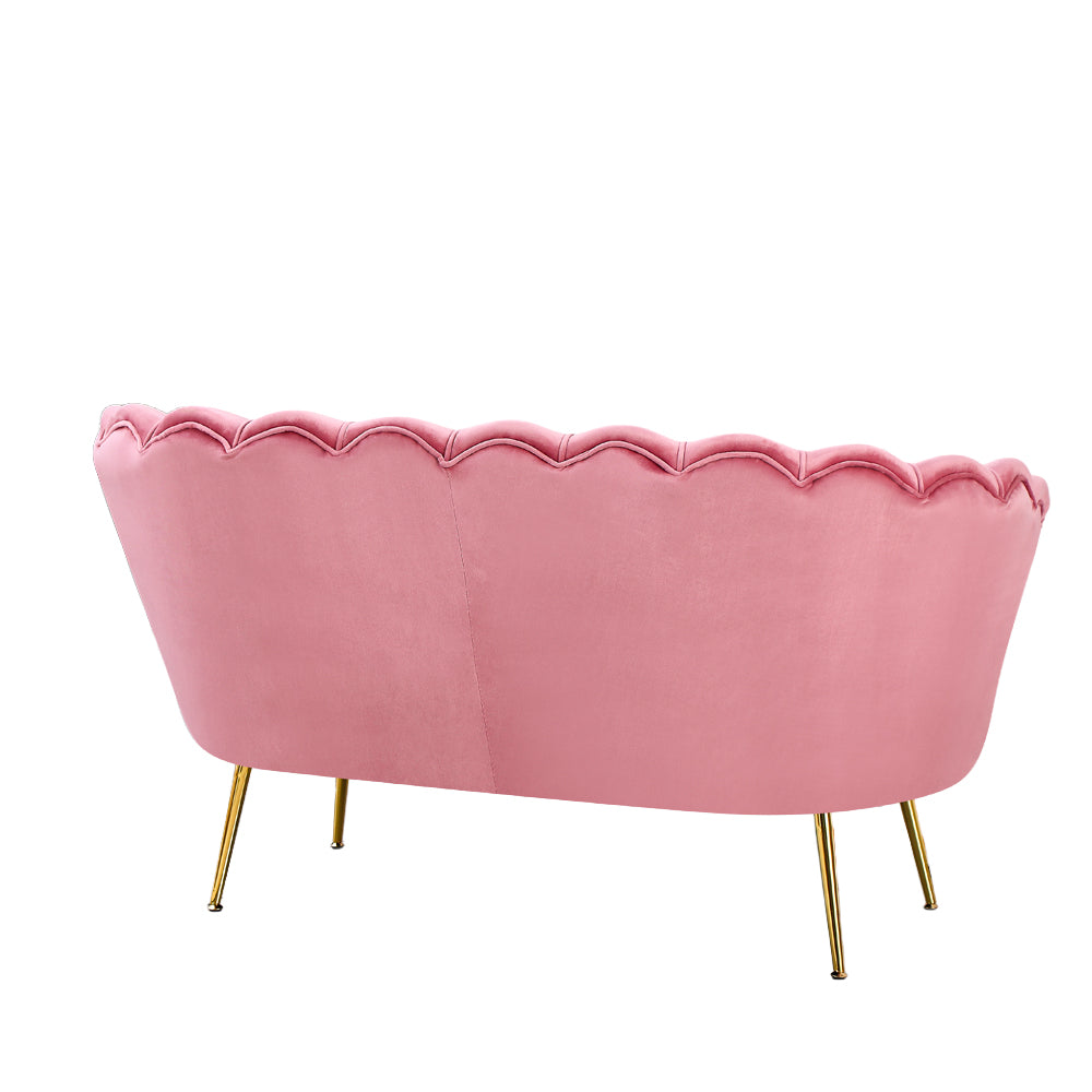 SOFA OREL 2026 AUS ROSA VELOURS UND GOLDENEN BEINEN