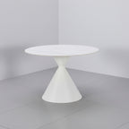 Tavolo rotondo Ø120 cm in ceramica effetto marmo bianco con base conica in metallo Taini