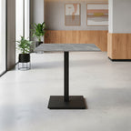Tavolo quadrato 80x80 con piano in ceramica effetto marmo grigio e struttura nera set 2 pz Elora