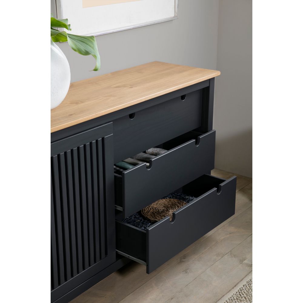 Credenza in legno massiccio con anta scorrevole e 3 cassetti colore grigio antracite e pino 150x40x80H cm - Gaia