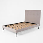 Letto una piazza e mezza con rete inclusa in tessuto colore grigio chiaro Stiletto