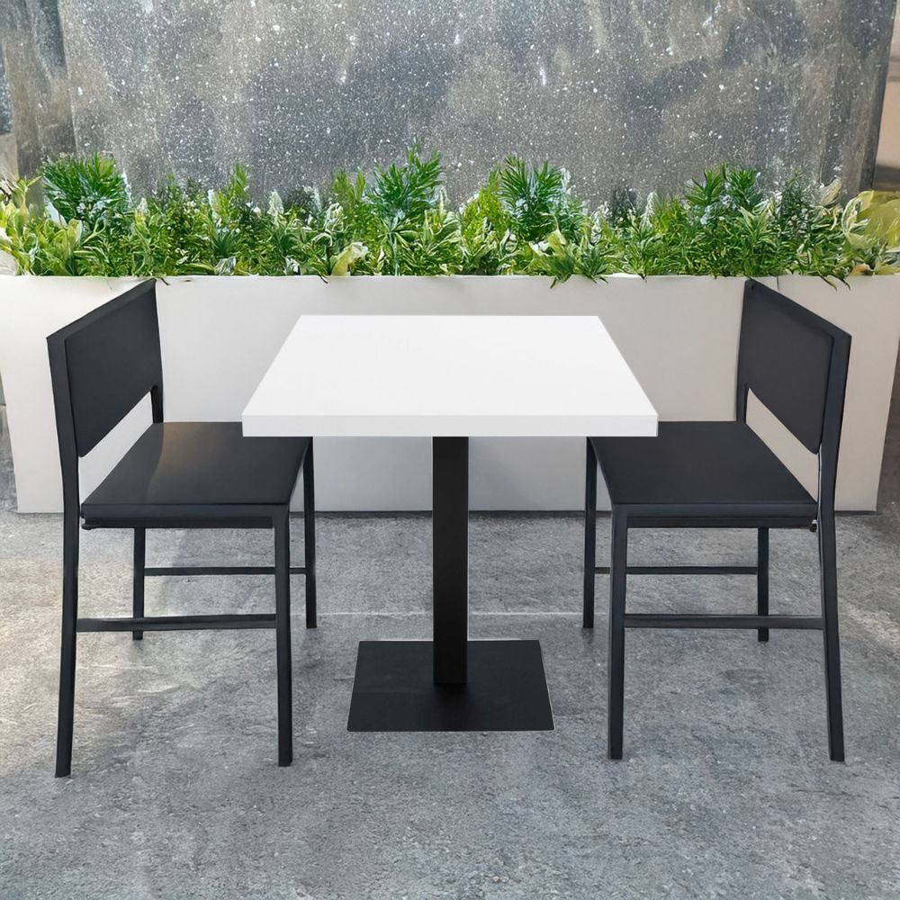 Quadratischer Tisch mit weißer Platte und schwarzem Metallfuß 80x80 cm - Jeil
